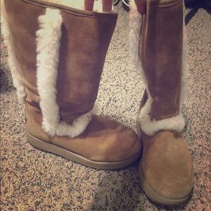 PERFECT CONDITION WATERPROOF UGGS